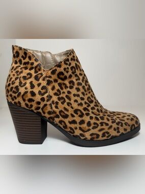Serra Leopard Print Side Cut Ankle Booties Size 7